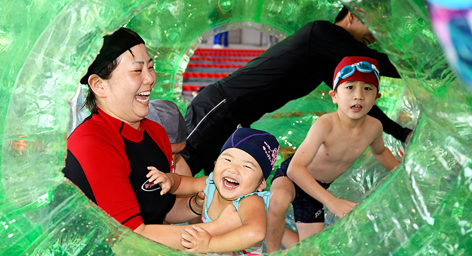 親子で楽しむ水遊び